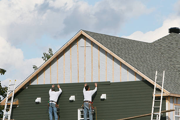 Professional Emergency Siding Repair technician working in Woodstock, VA